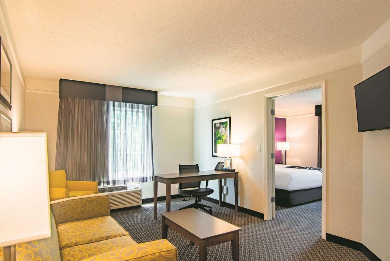 Deluxe King Suite,789503943:JPEG