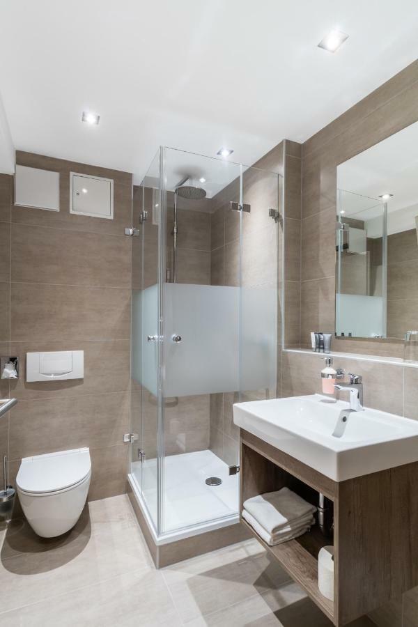 Superior One-Bedroom Apartment