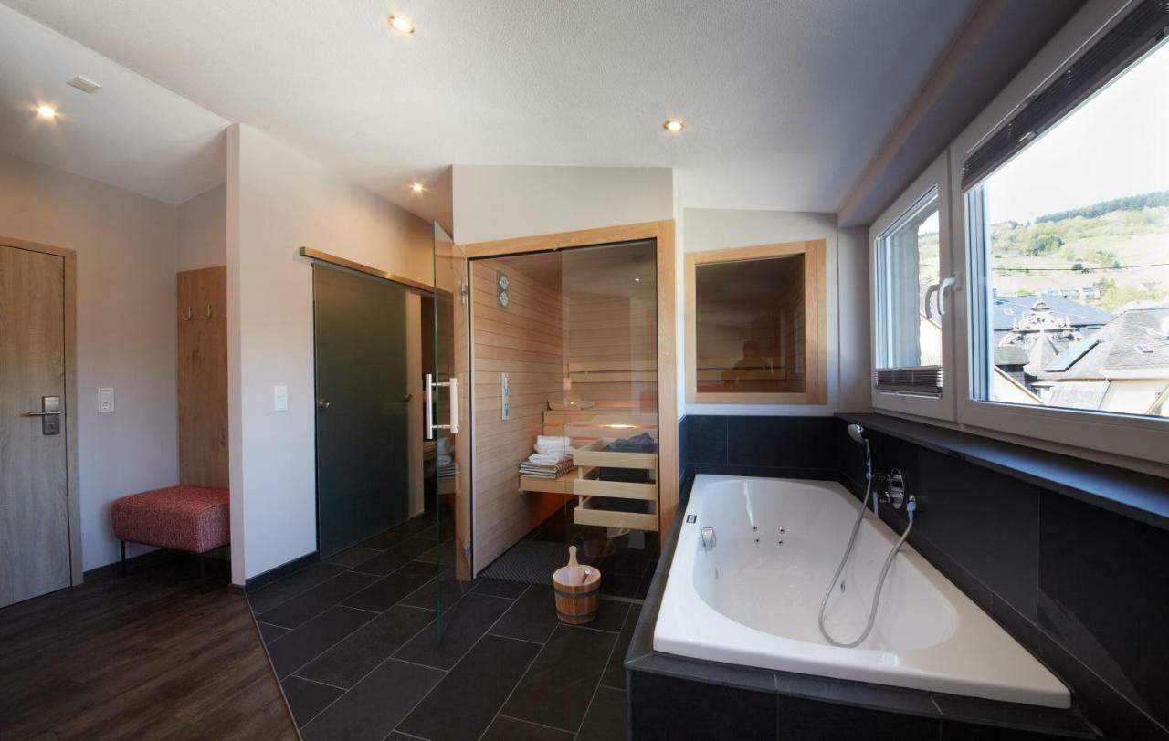 Deluxe Double Room Sauna Spa Bath