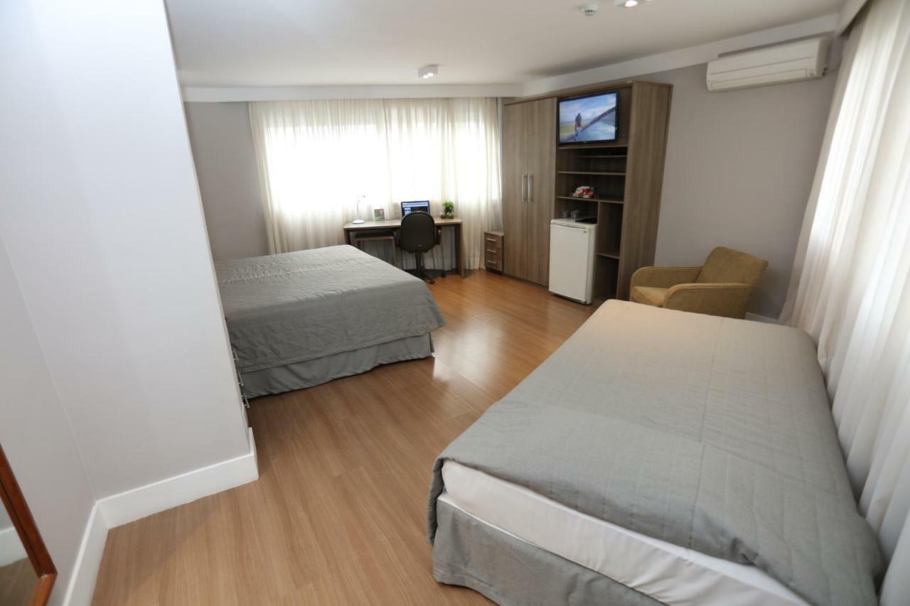Quarto Triplo com 1 Cama de Casal e 1 de Solteiro