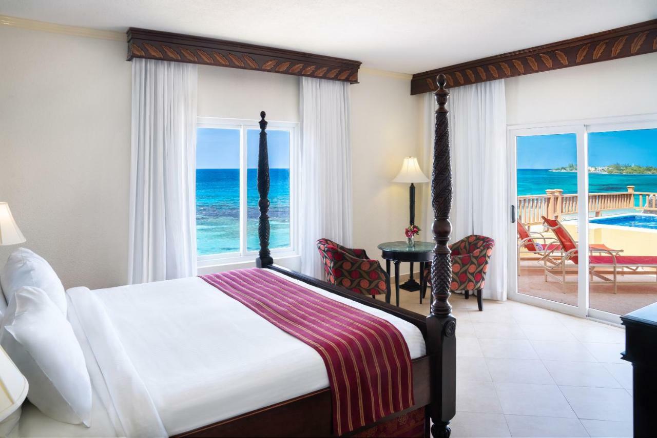 Ocean Front Junior Suite Concierge Service