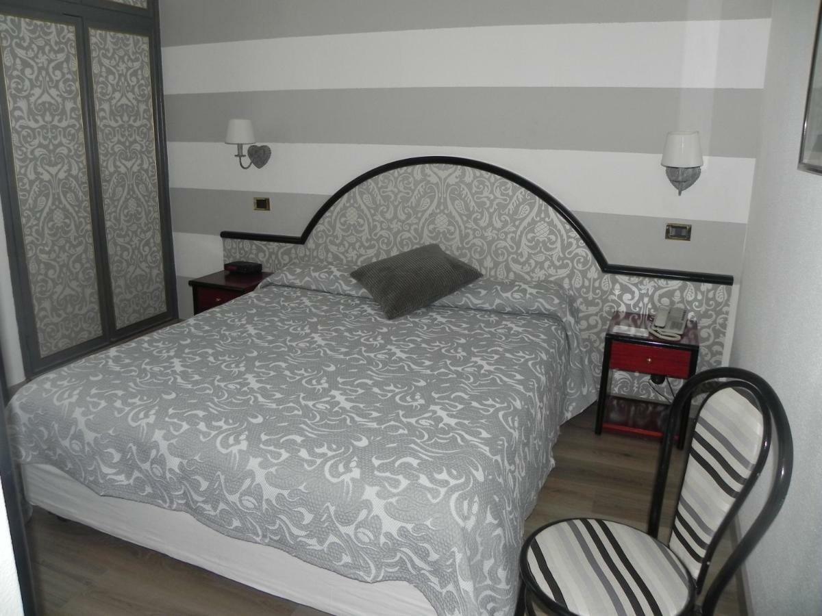 Double or Twin Room Hill View