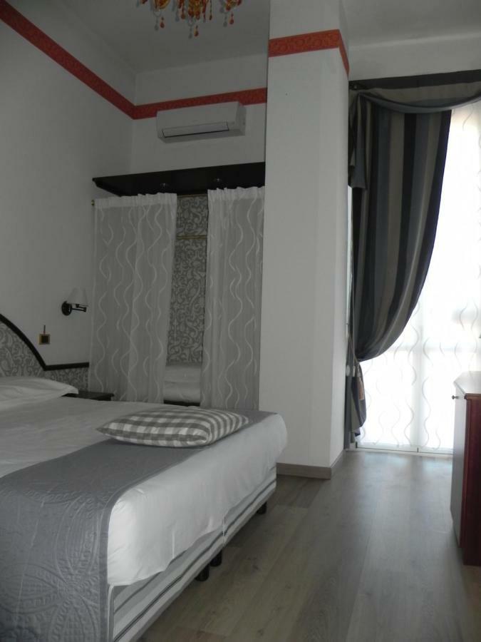Double or Twin Room Sea View