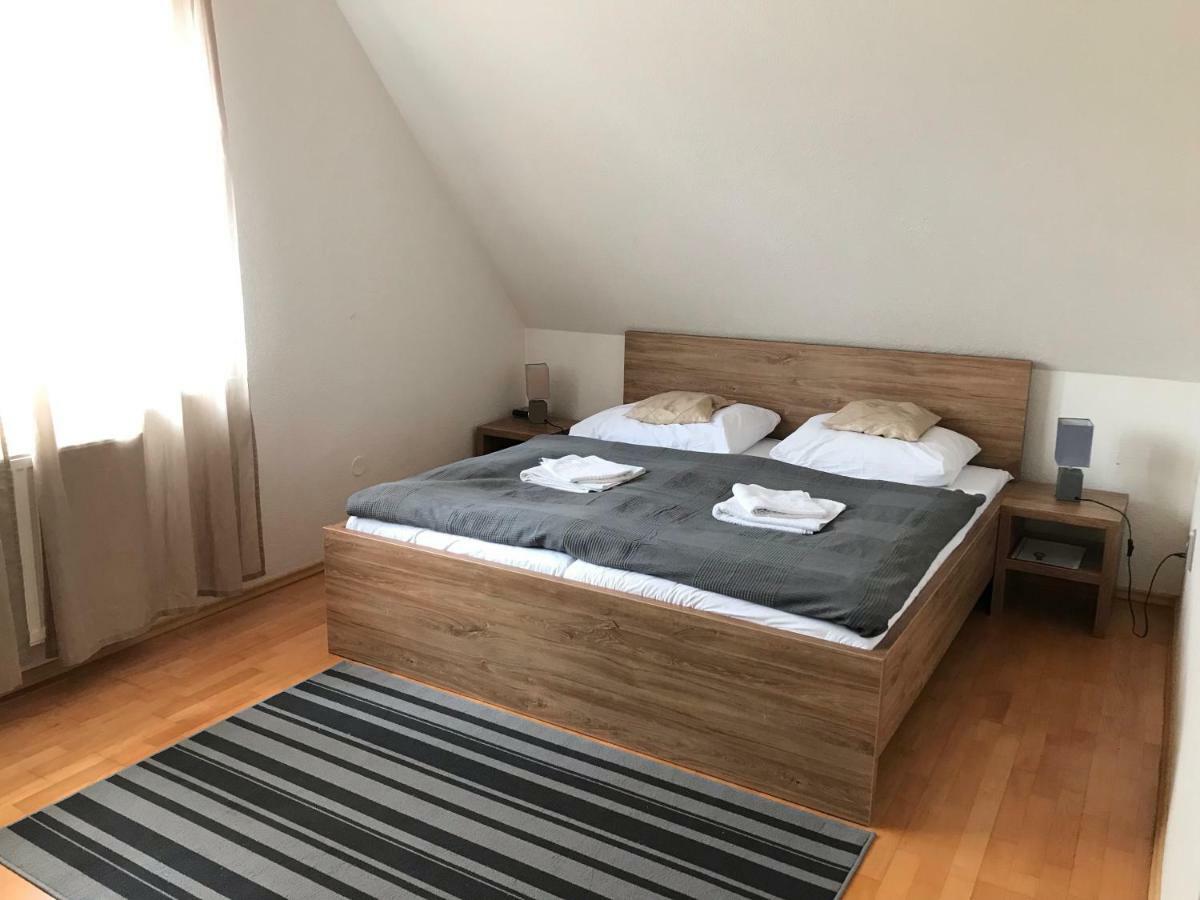 Driepersoonskamer met Eigen Externe Badkamer