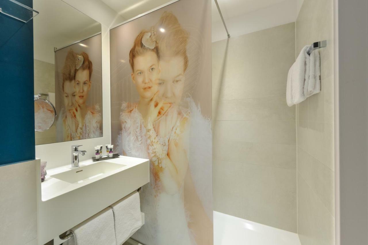 Standard Queen Room