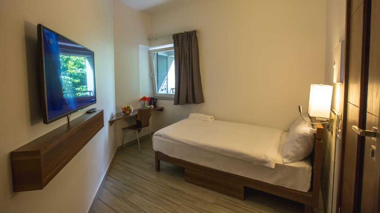 Budget Double Room (140 cm bed)