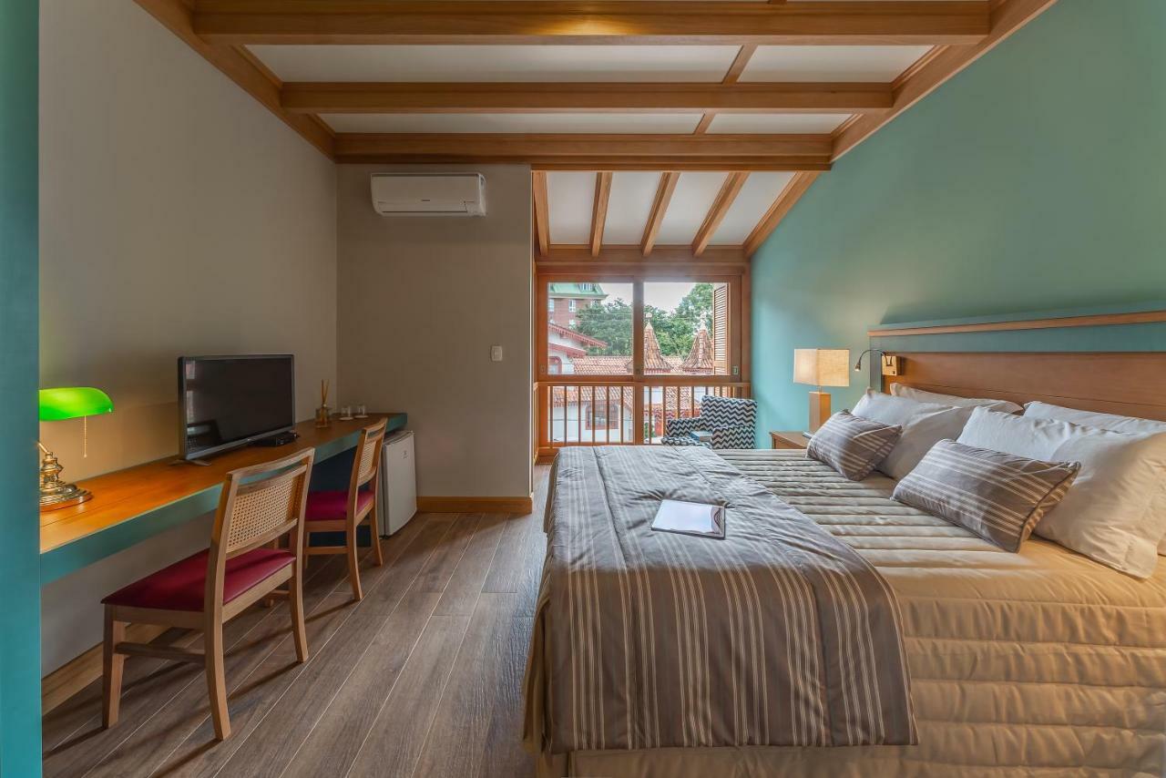 Deluxe Queen Room