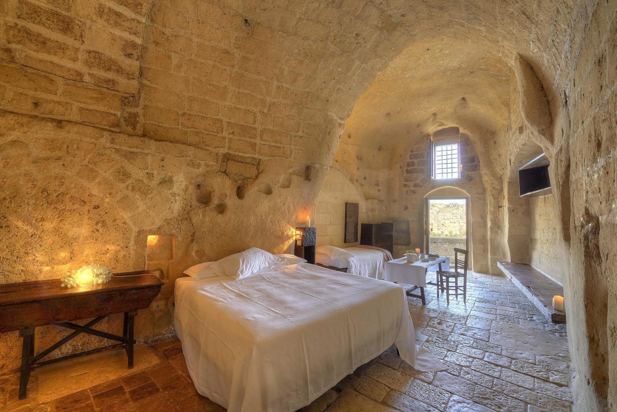 Superior Room Cave