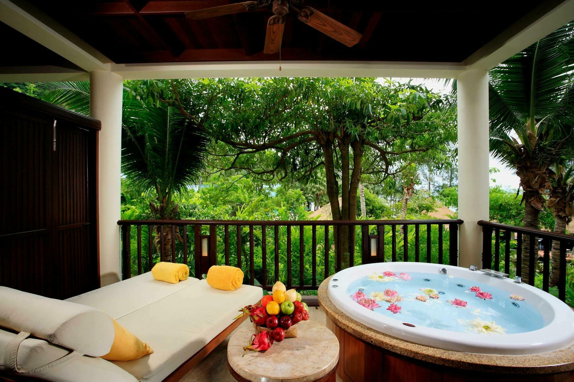 Hébergement Lit King-Size Spa Deluxe - Vue sur Jardin
