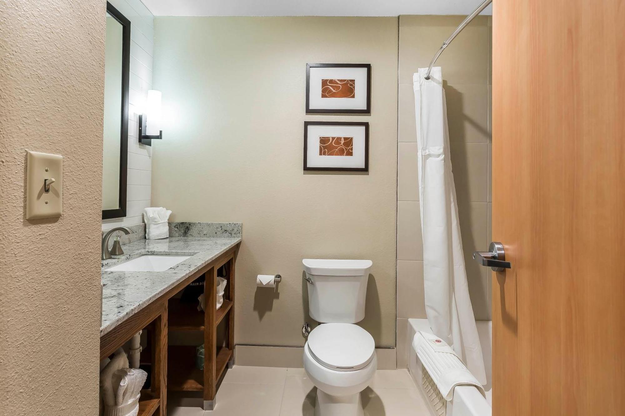 Queen Suite Two Queen Beds