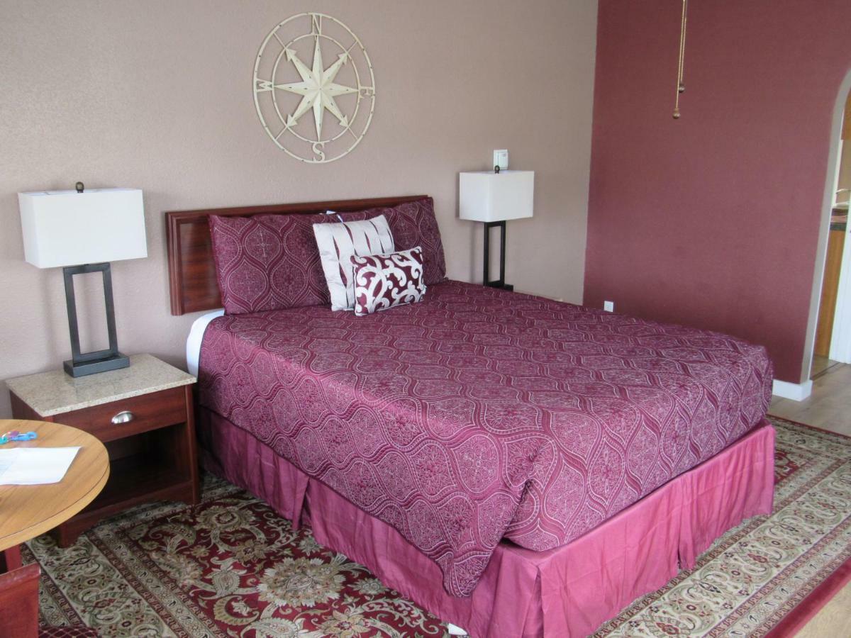 Queen Room with Garden View