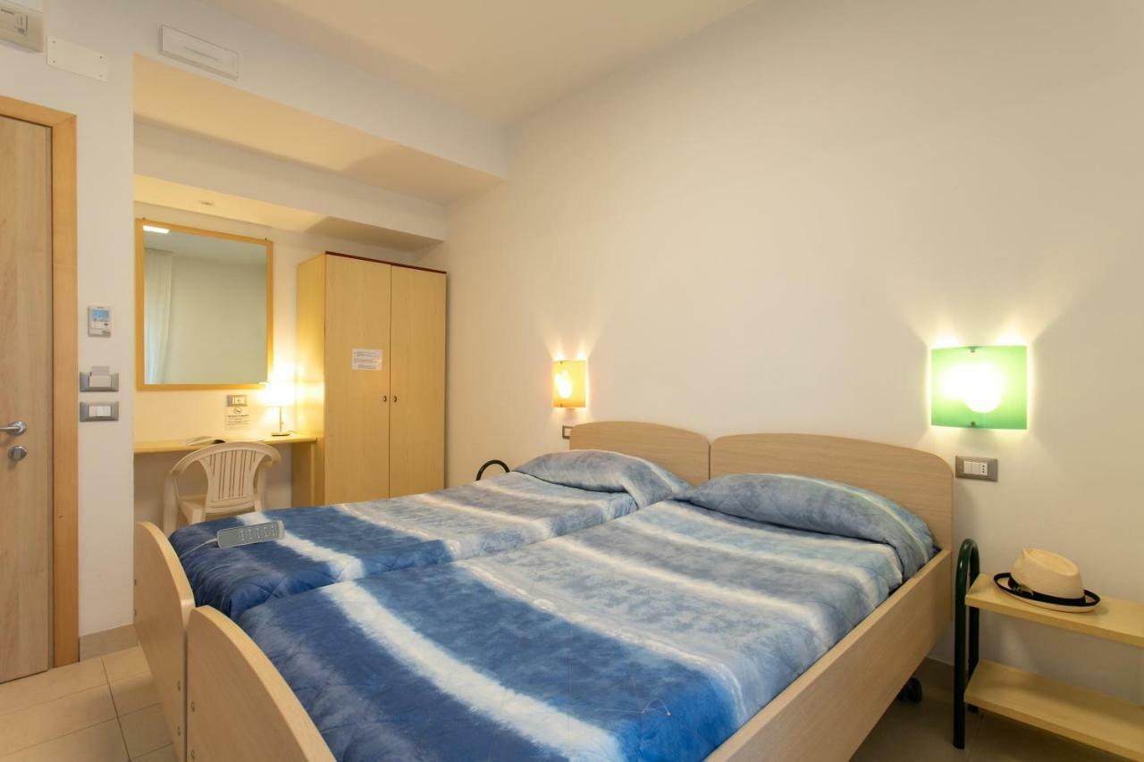 Double or Twin Room Disability Access,798866355:JPEG