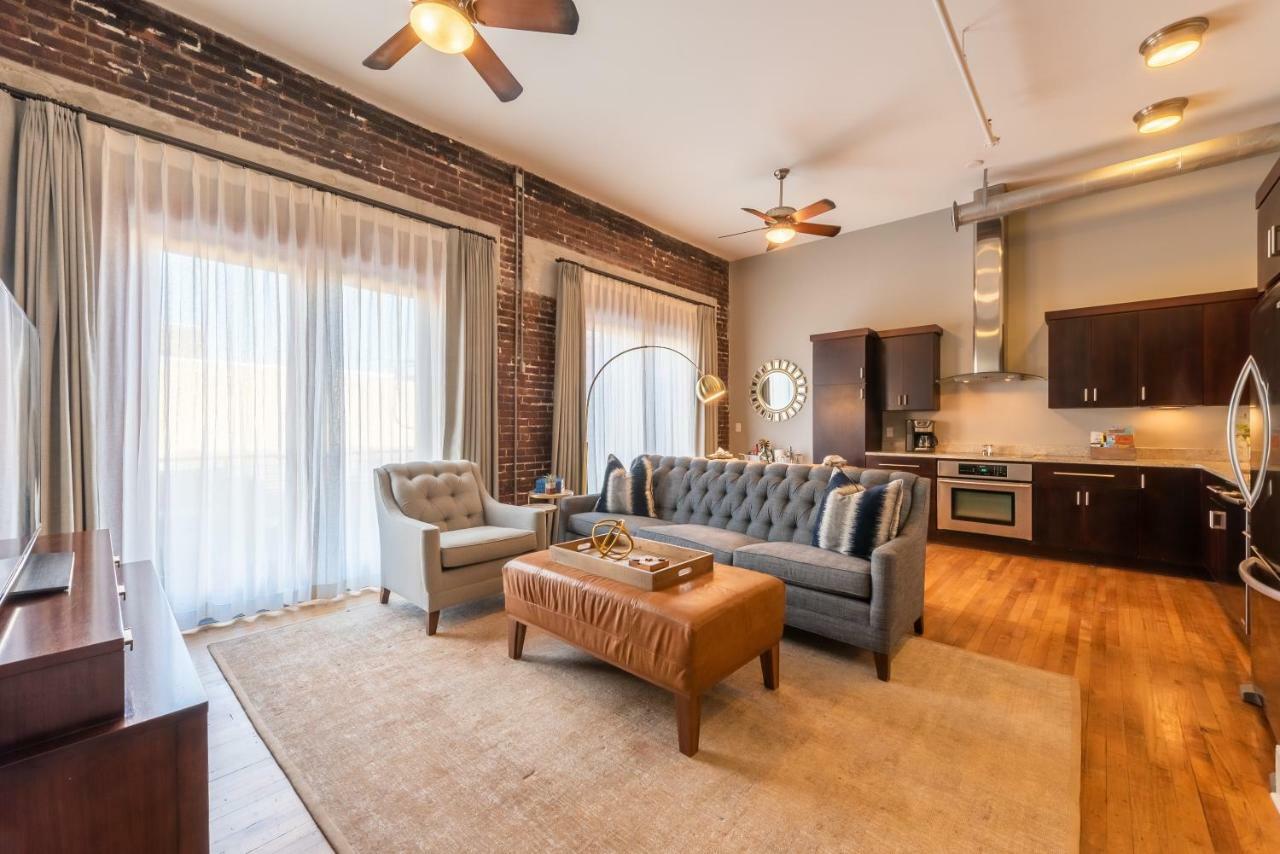 Luxury One-Bedroom Suite Terrace