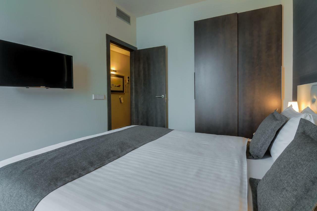 Superior Suite Queen Bed