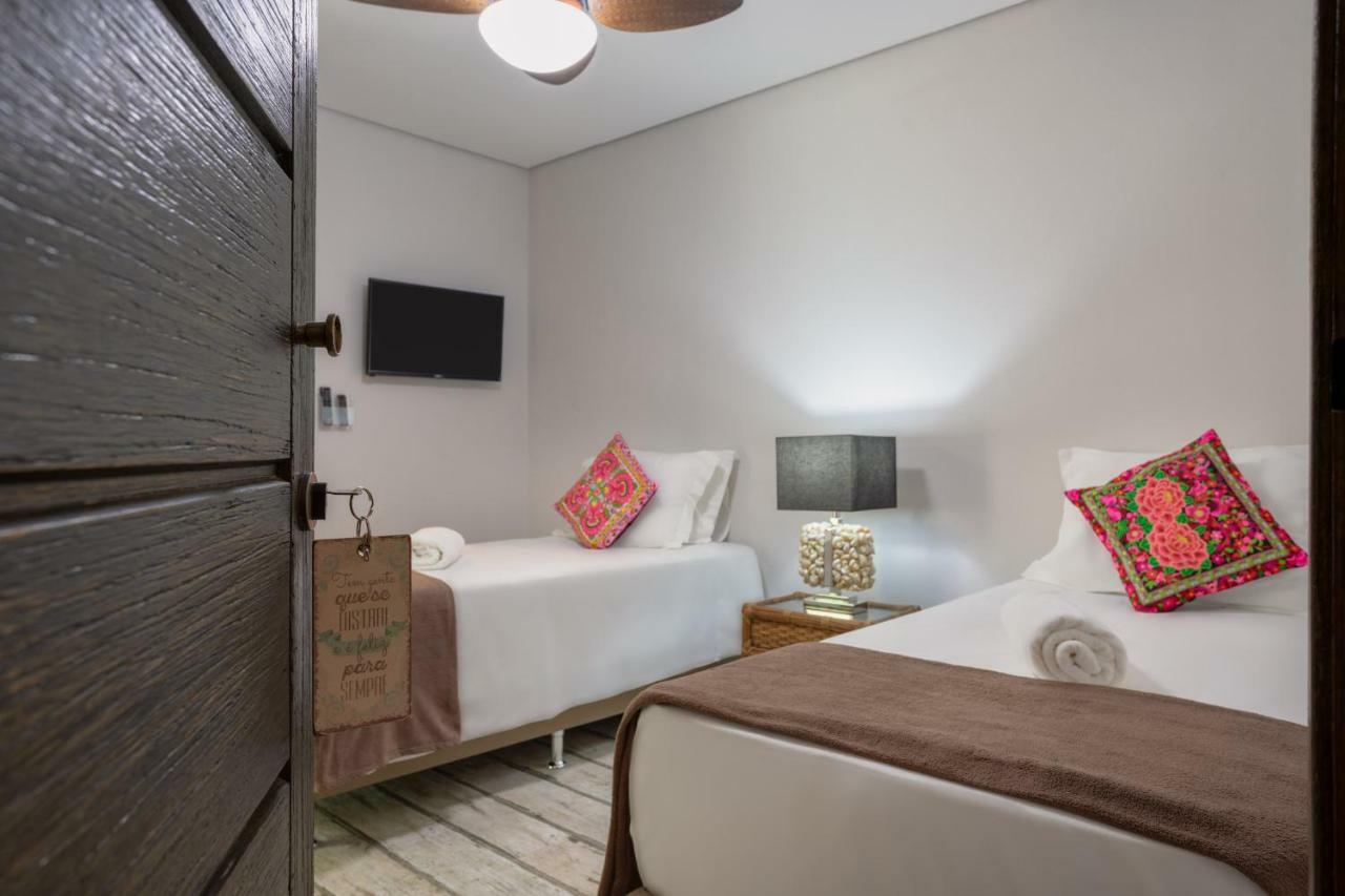 Quarto quádruplo de luxo com banheira de hidromassagem coberta
