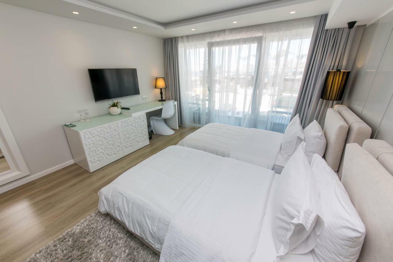 Double or Twin Room Side Sea View