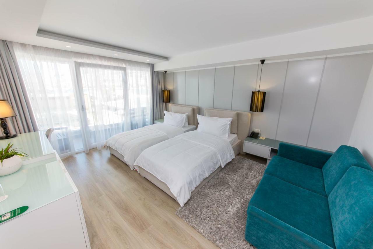 Double or Twin Room Side Sea View