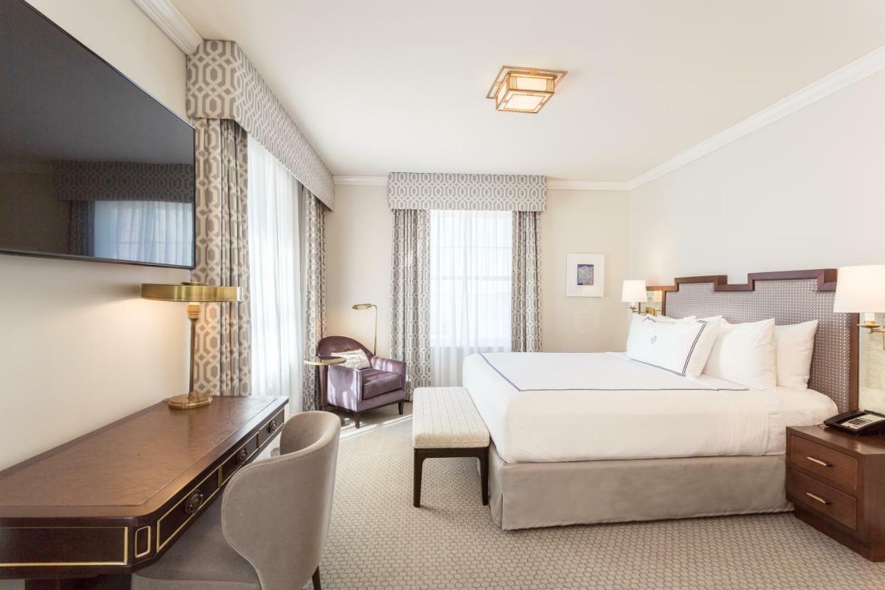 One-Bedroom Corner Suite