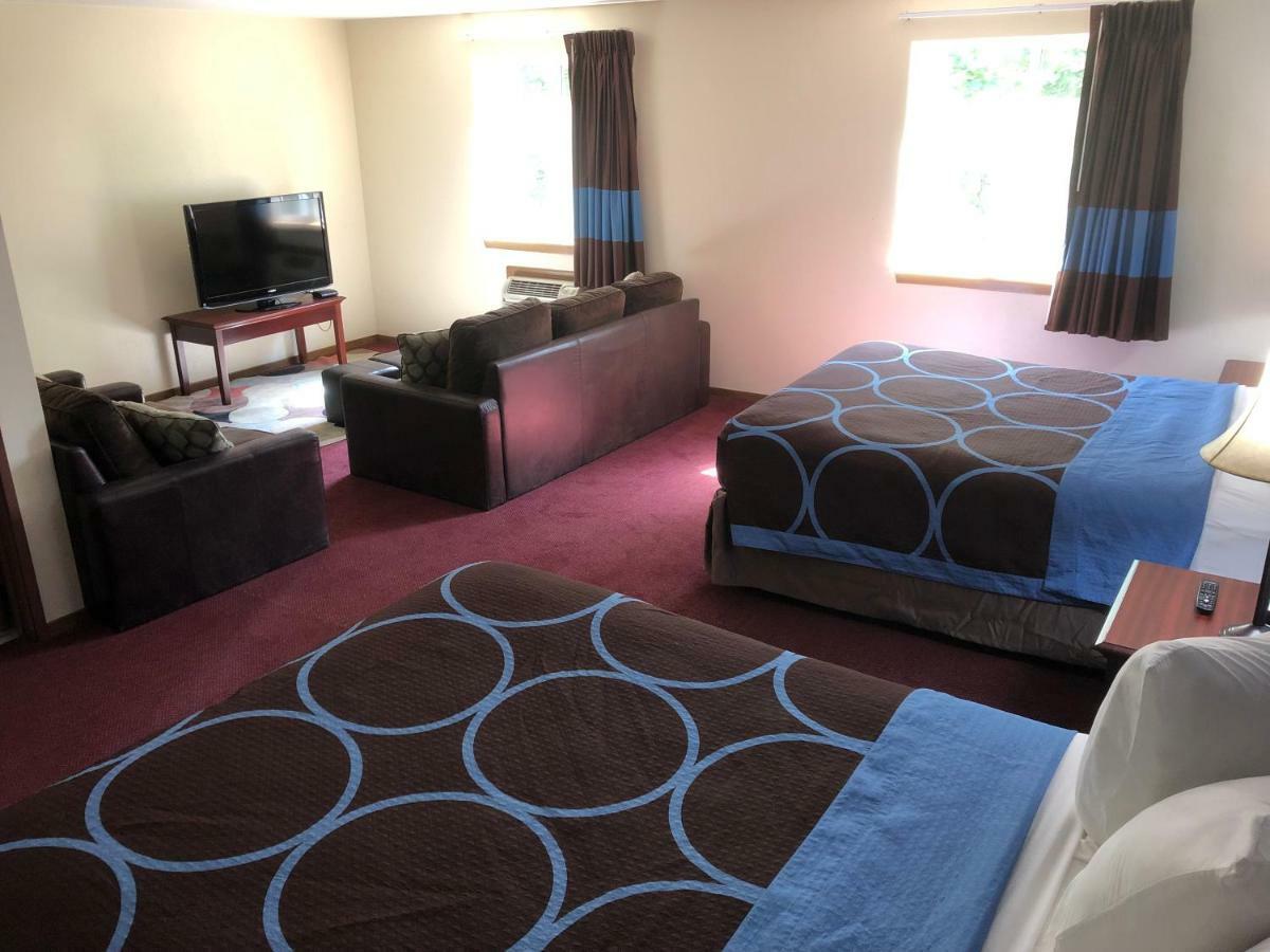 Queen Suite Two Queen Beds Non-Smoking