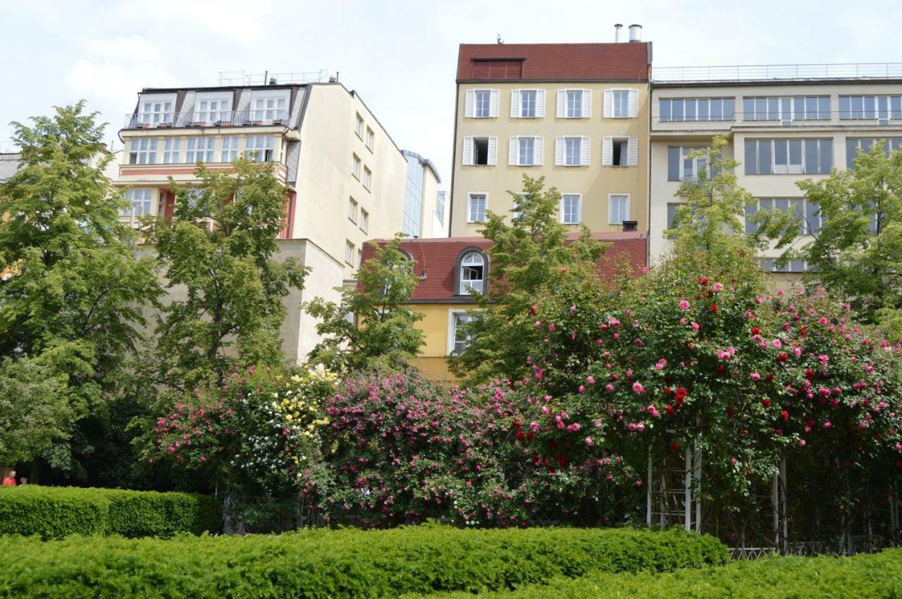 Double or Twin Room Garden View