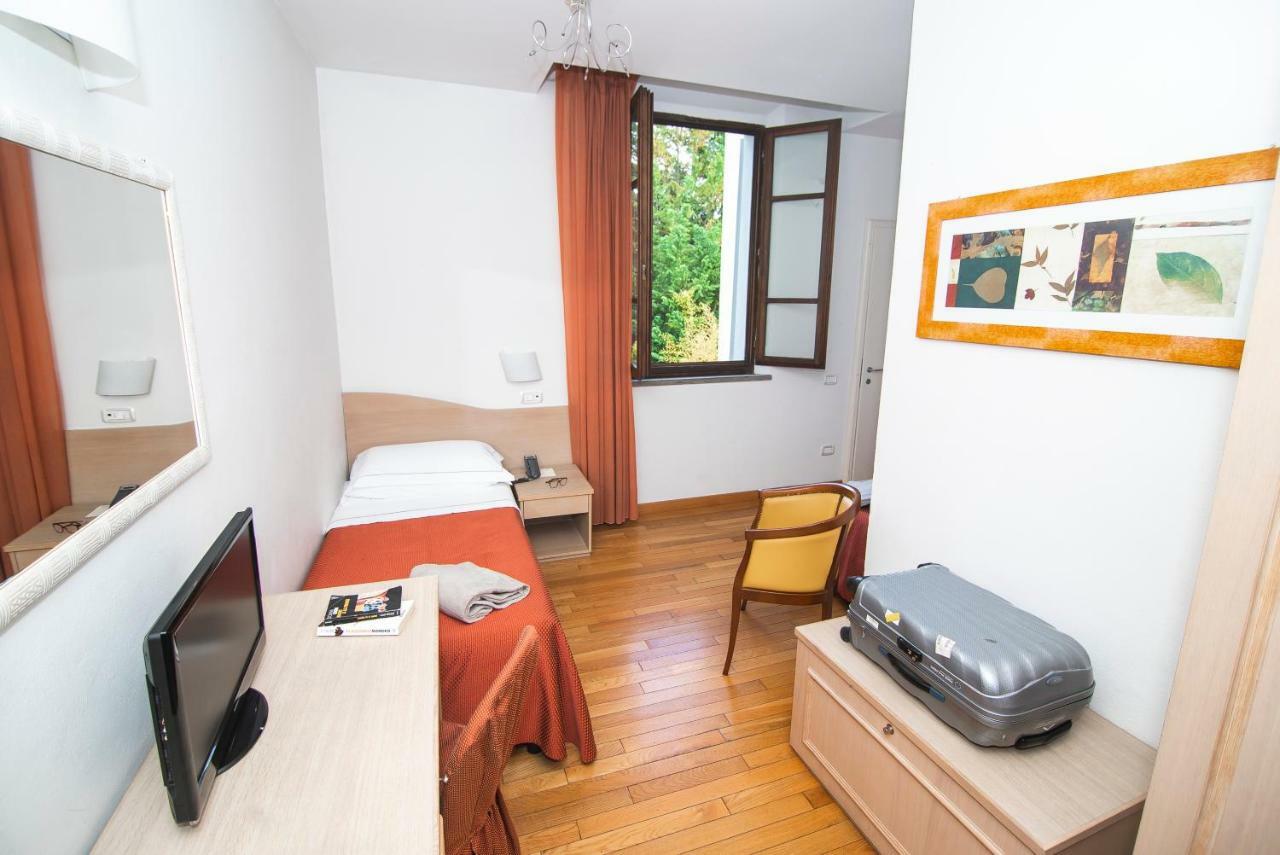 Quarto com 2 Camas de Solteiro
