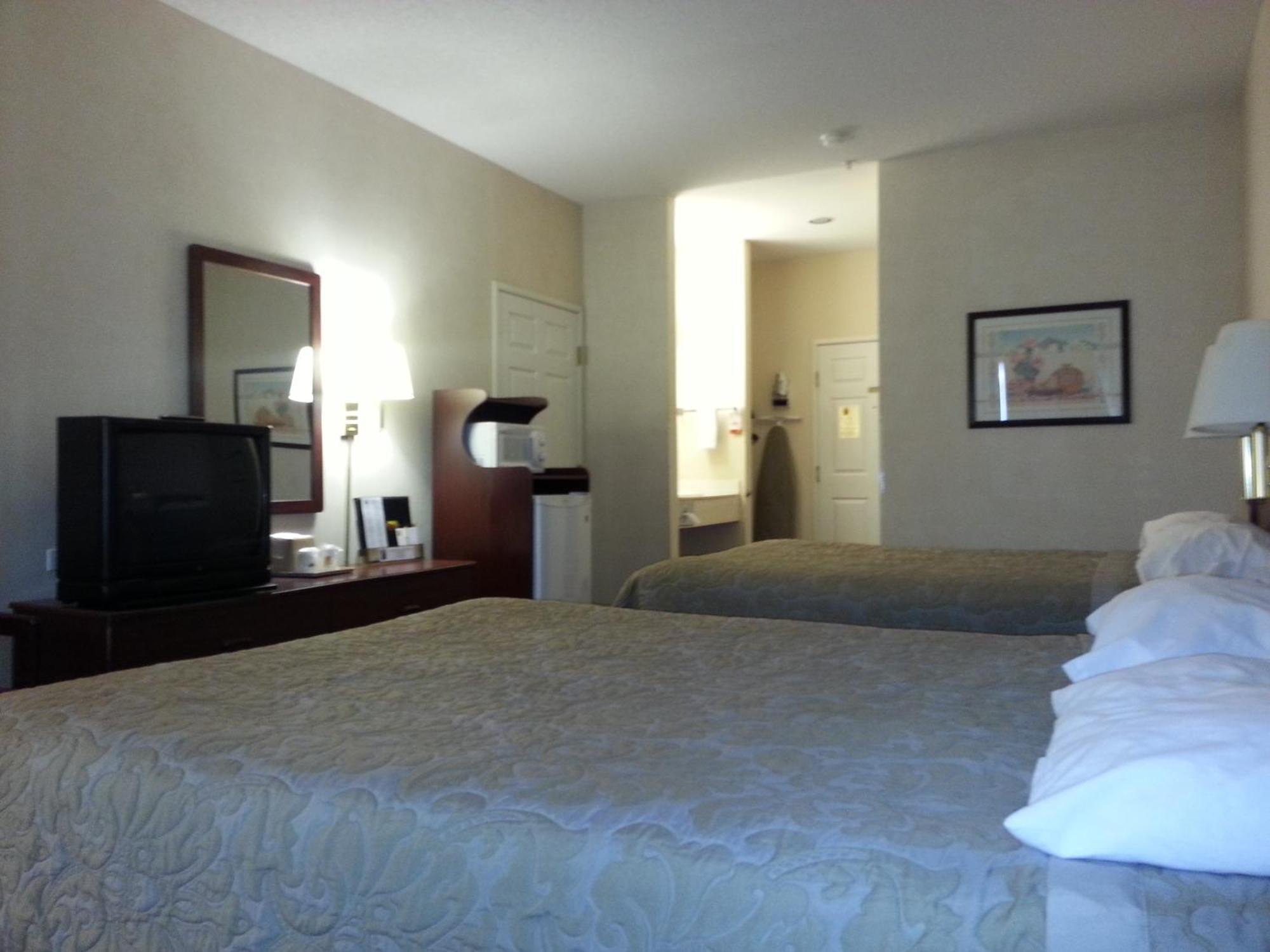 Queen Room Two Queen Beds Non-Smoking