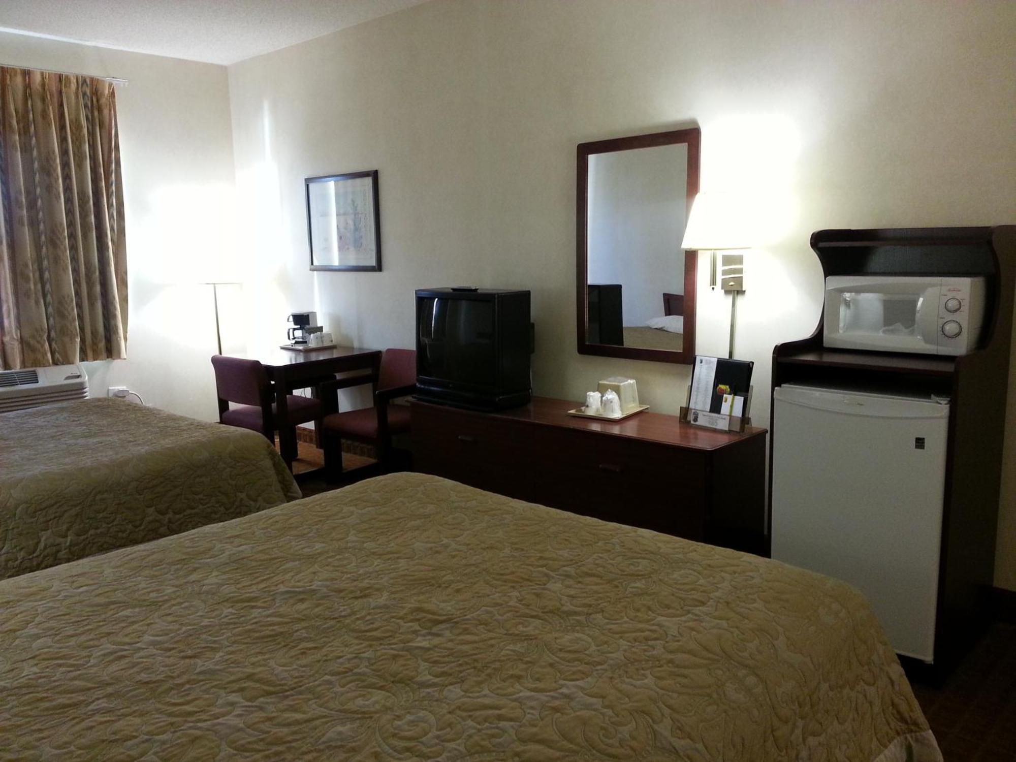 Studio Suite Two Queen Beds Non-Smoking