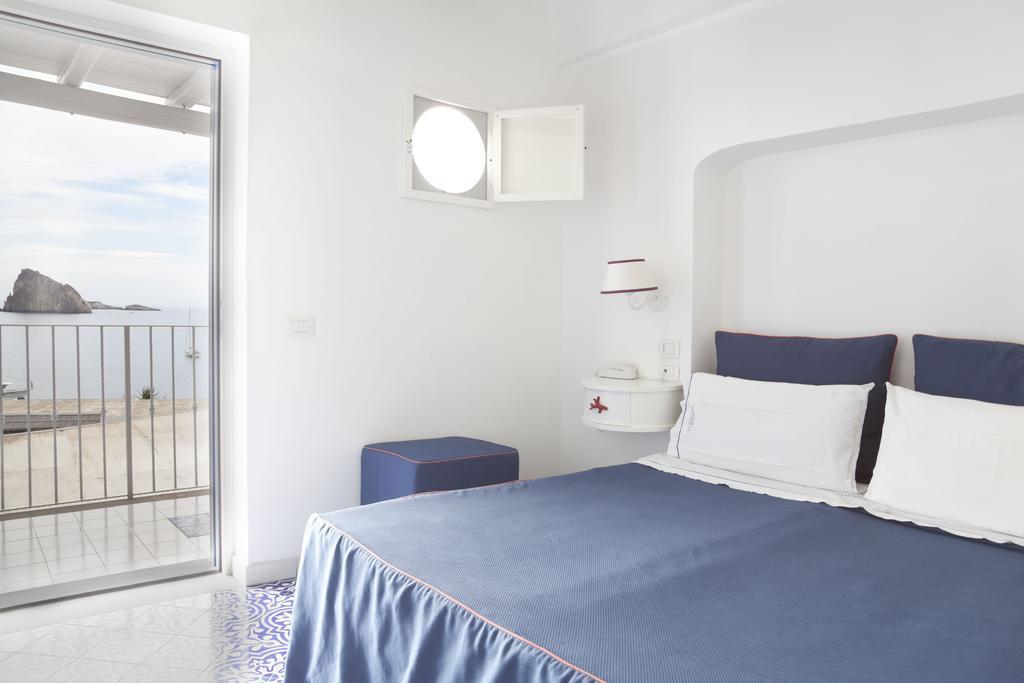 Double or Twin Room Sea View