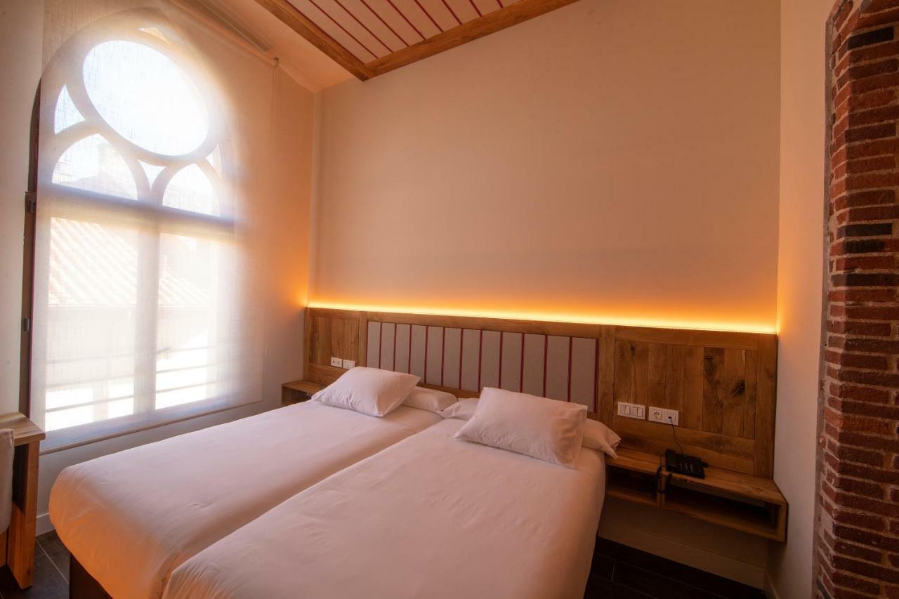 Double or Twin Room,812016006:JPEG