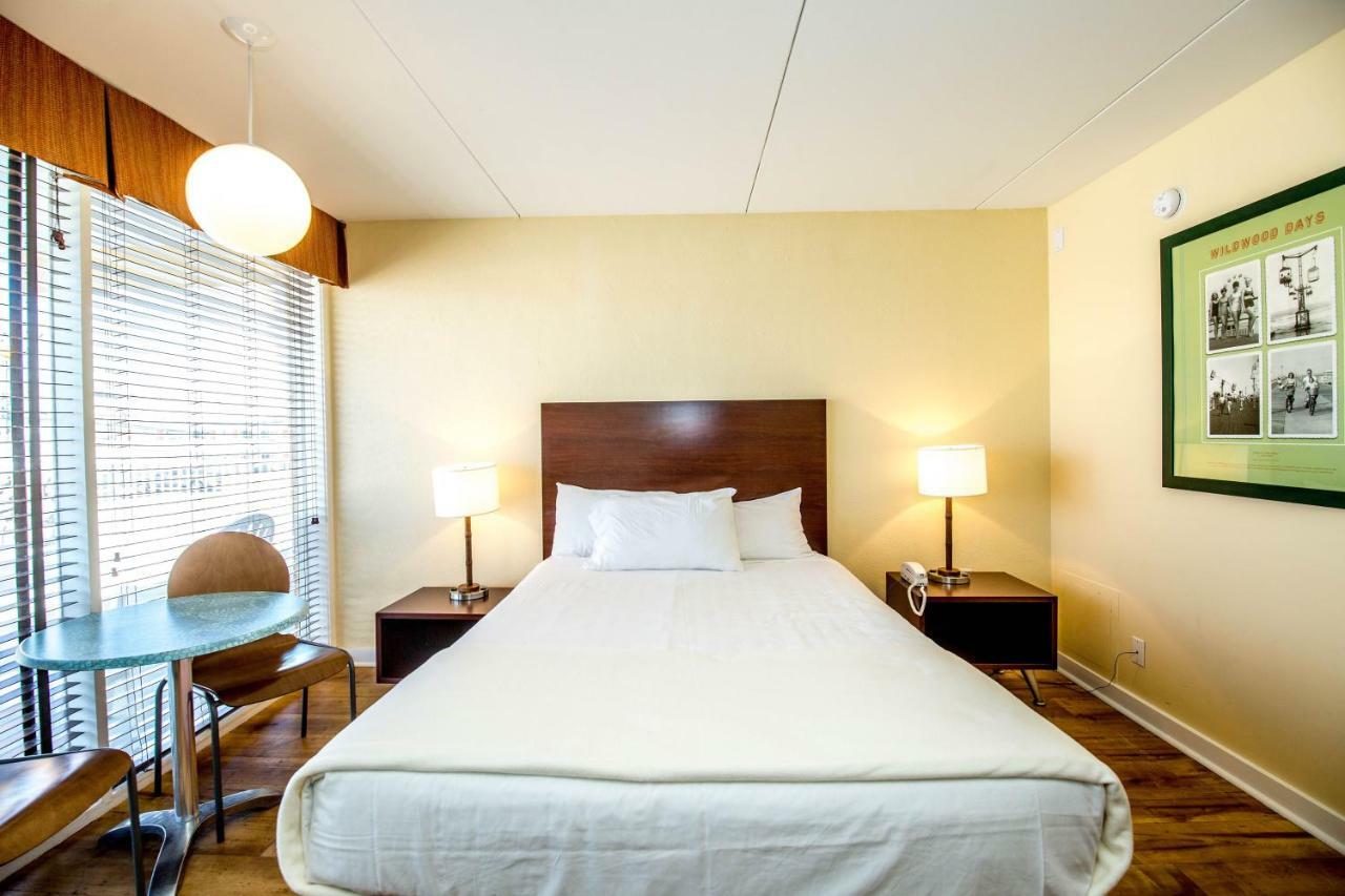 Petite Standard King Room Pool View
