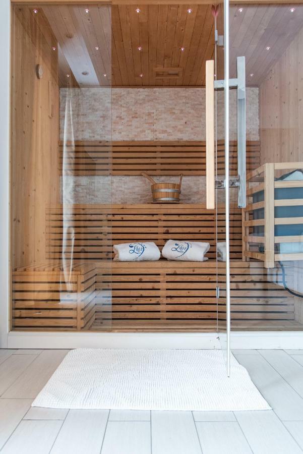 Deluxe Suite Spa Bath