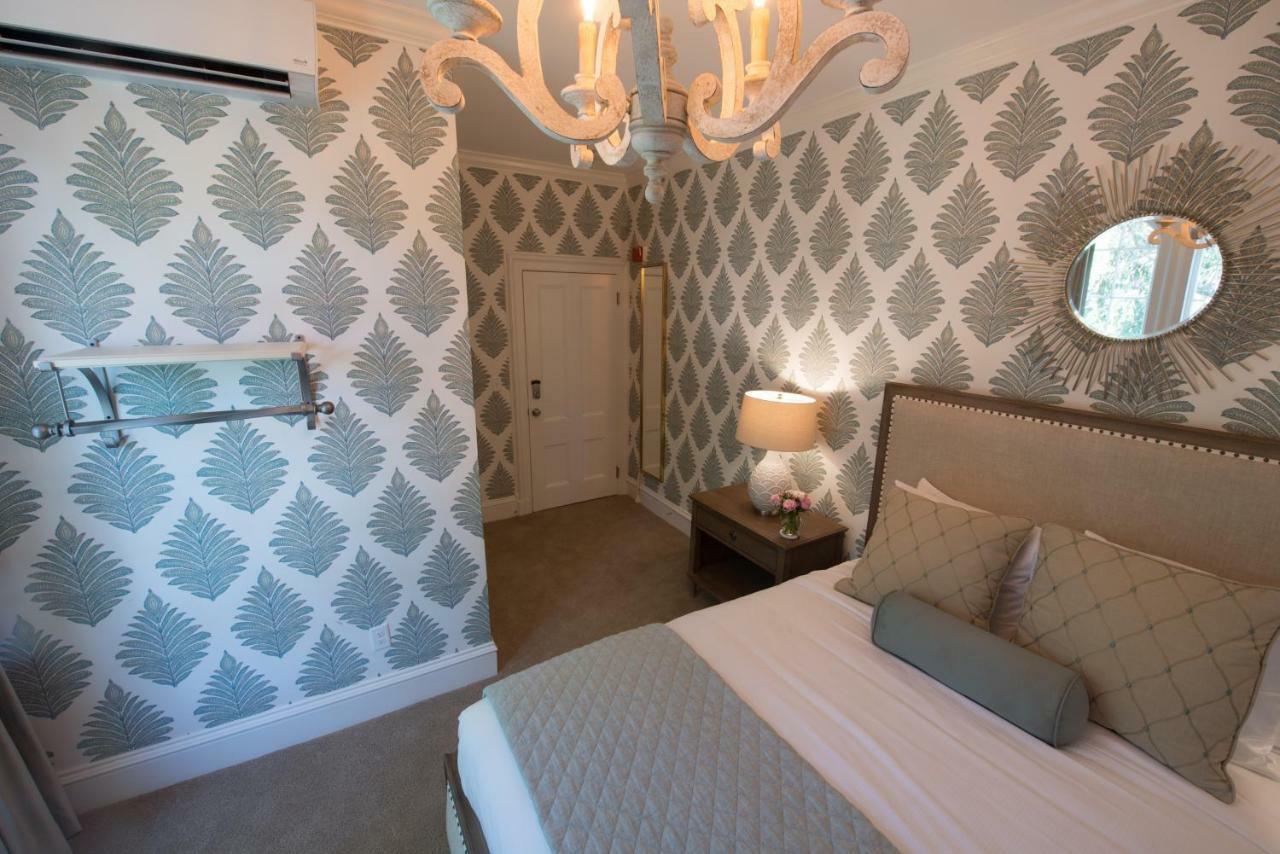 Room 7 – Queen Room