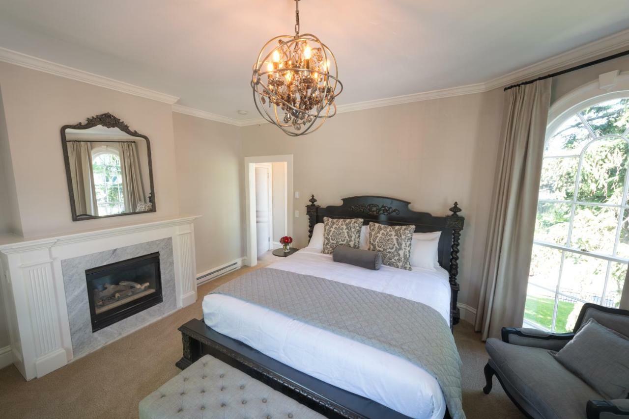 Room 8 – King Room Fireplace