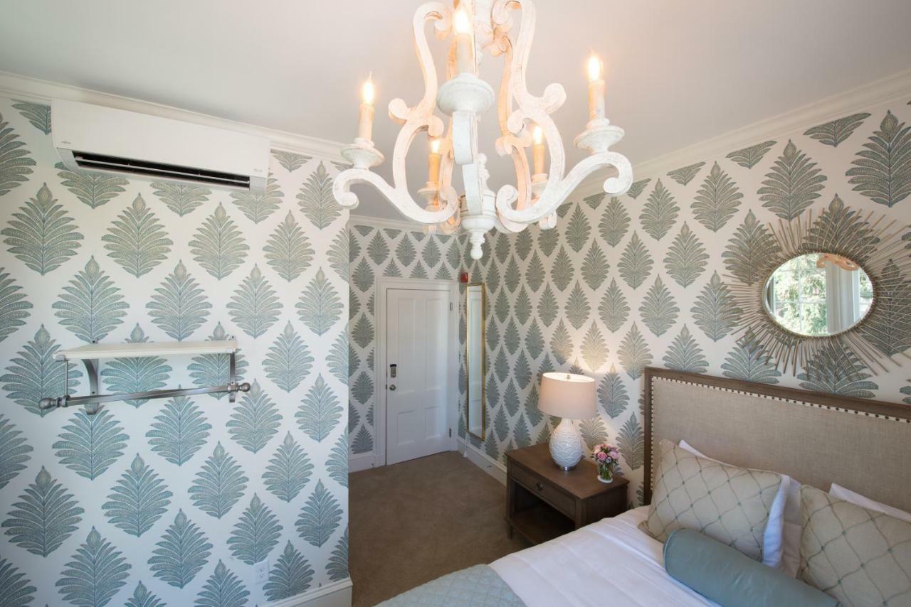 Room 7 – Queen Room