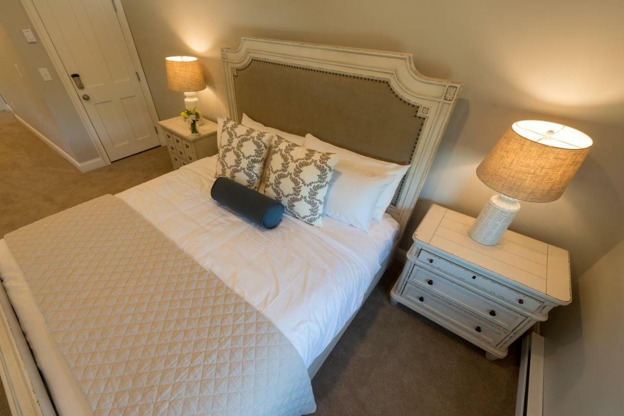 Room 11 – King Room Sofa Bed