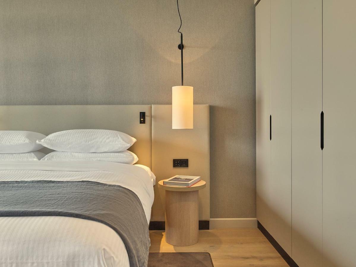 Generous Seaview,813428763:JPEG