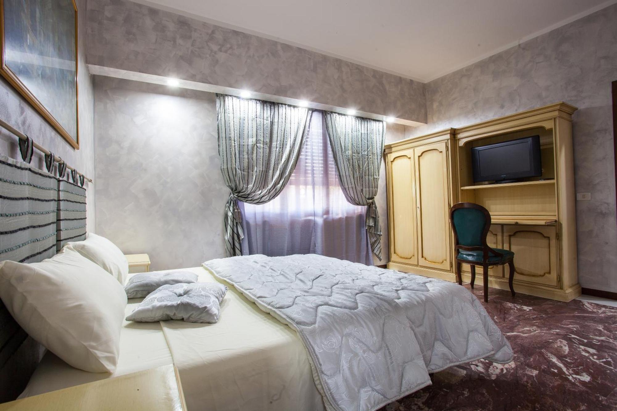 Quarto Deluxe com Cama de Casal ou 2 de Solteiro e Varanda