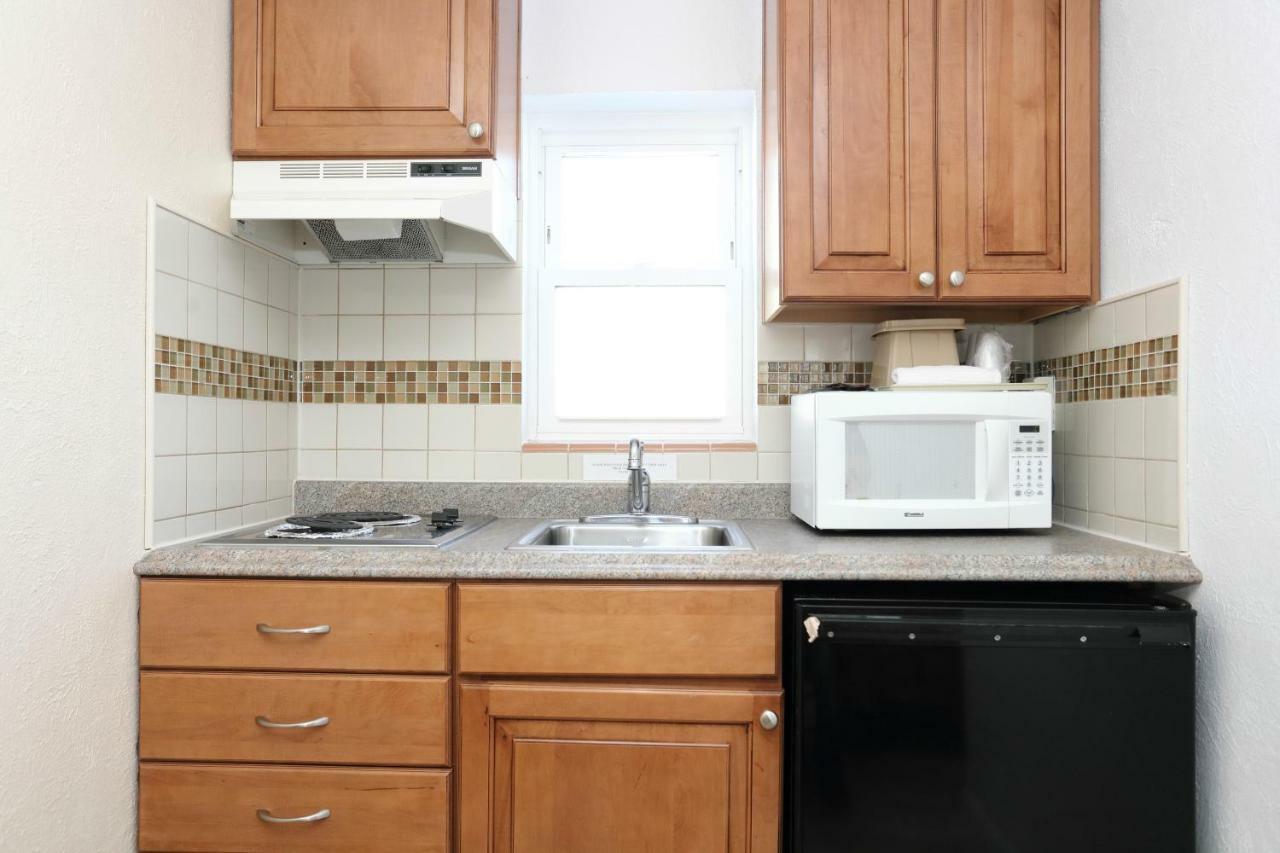 Queen Room Two Queen Beds Kitchenette