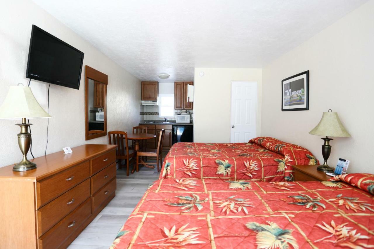 Queen Room Two Queen Beds Kitchenette