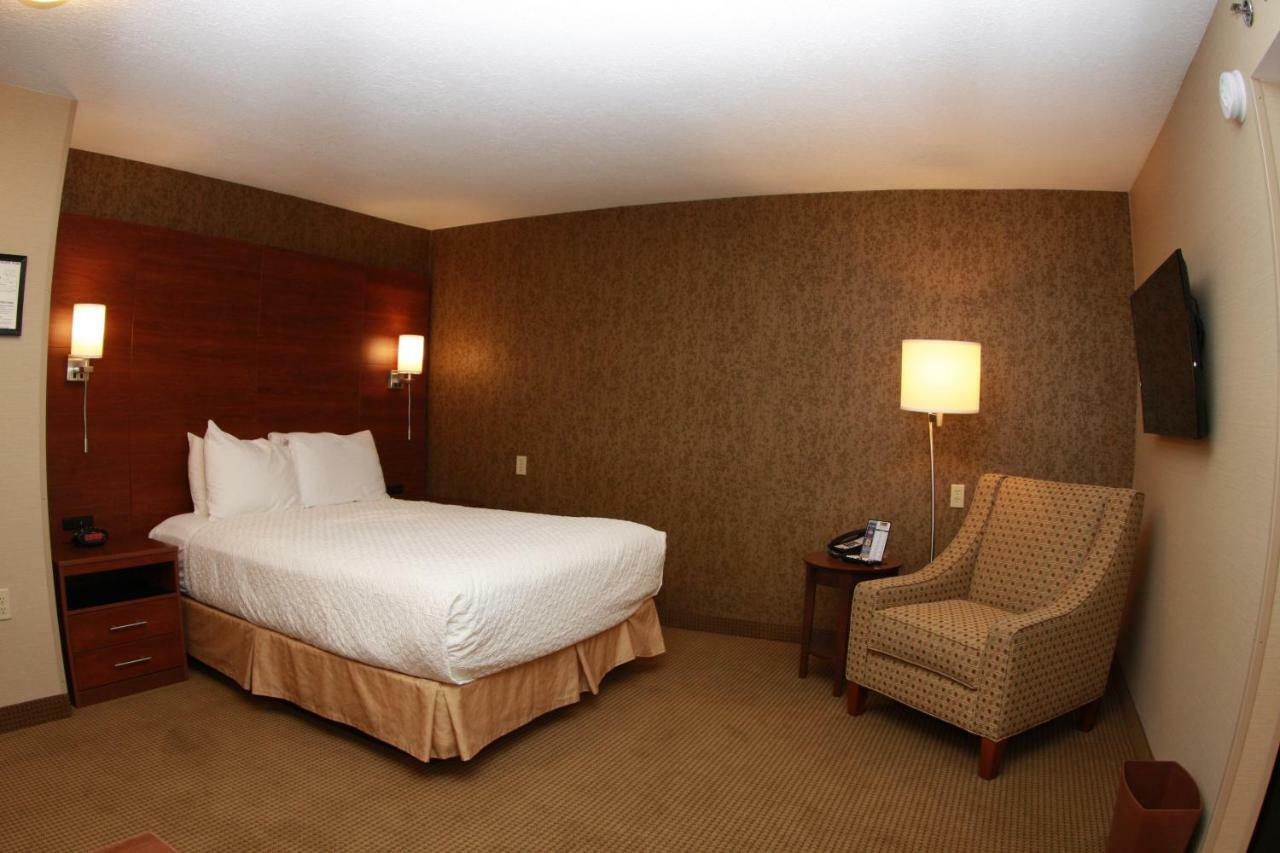 Two-Bedroom Queen Suite
