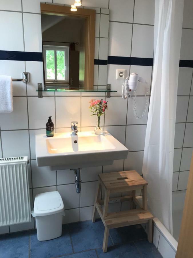 Single Room Bathroom,810042531:JPEG