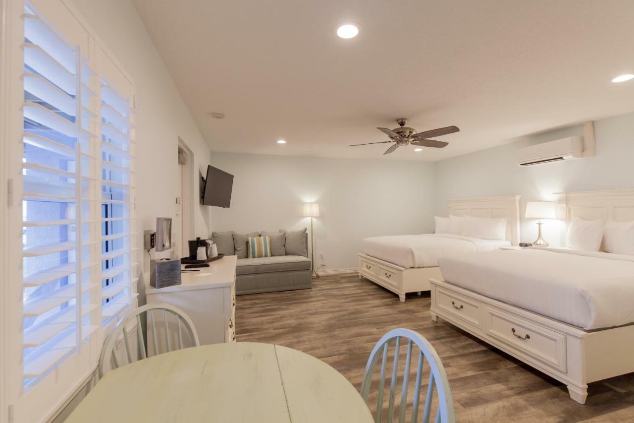 Queen Room Pool View