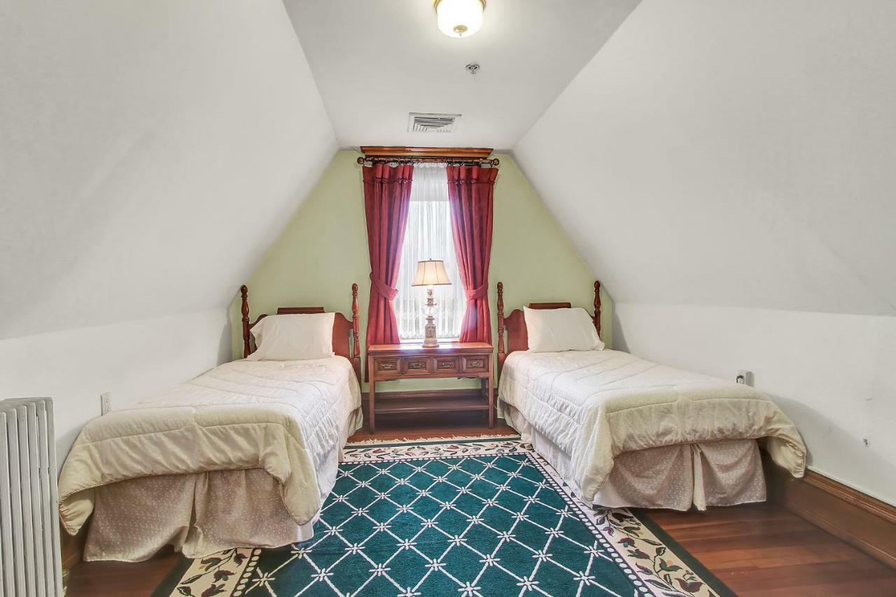 Deluxe Family Suite