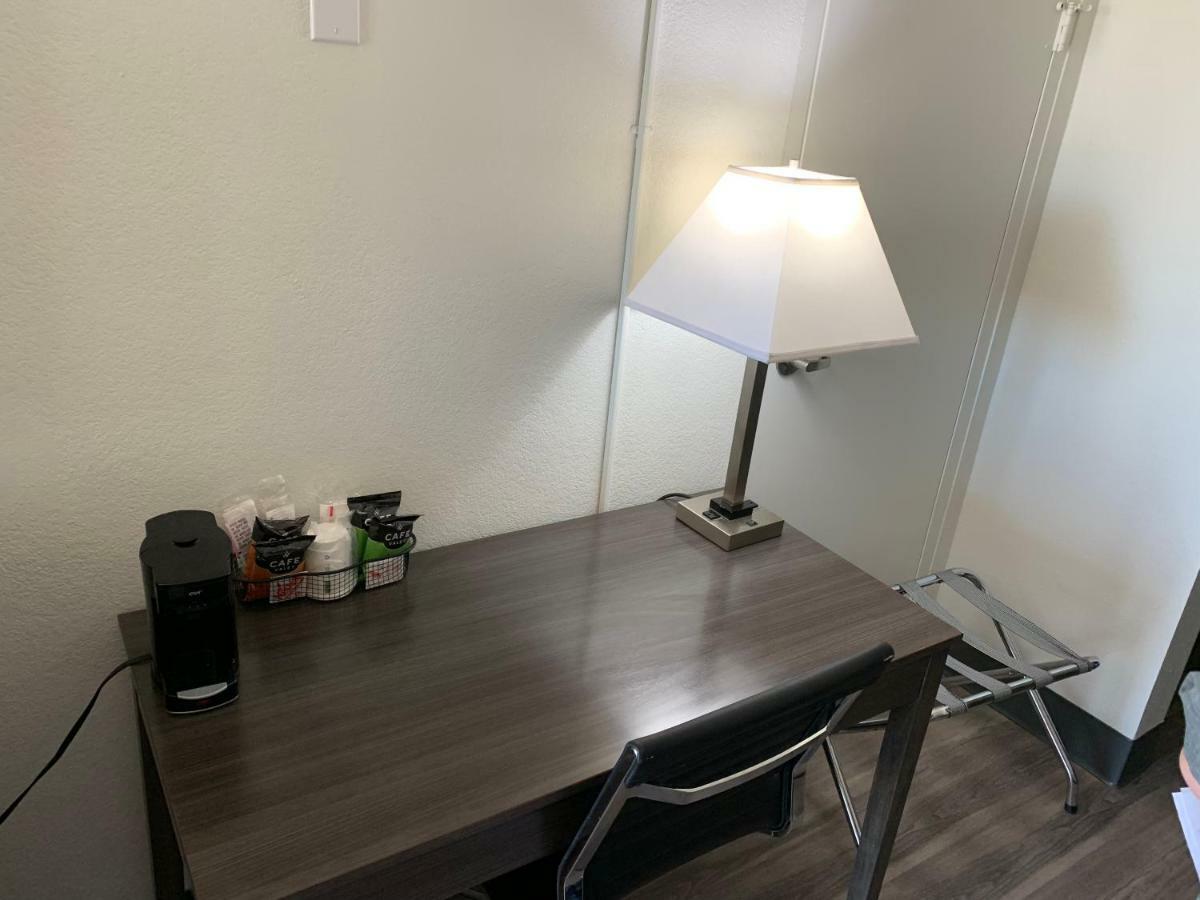 King Room Mobility Access or Non-Smoking