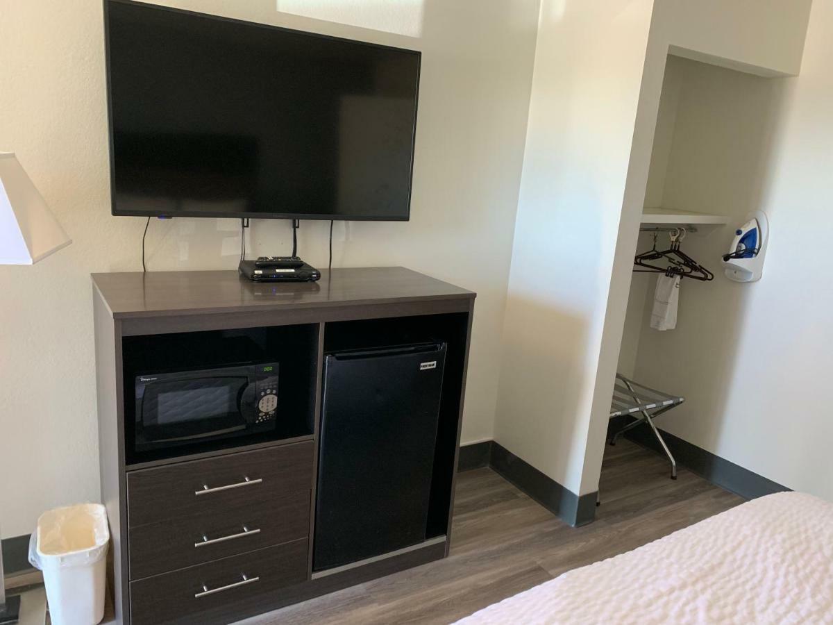 King Room Mobility Access or Non-Smoking