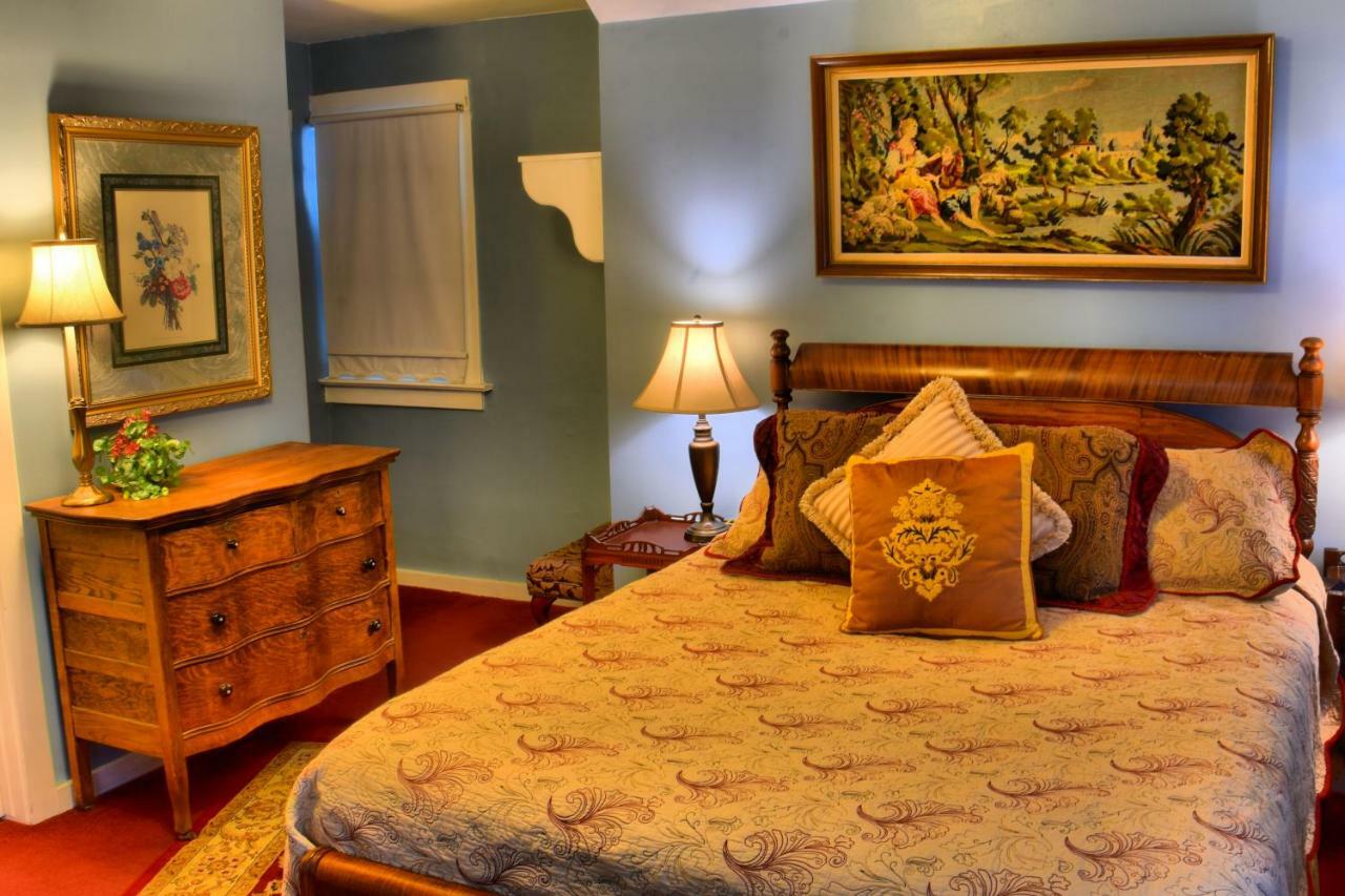 Queen Studio,817674821:JPEG