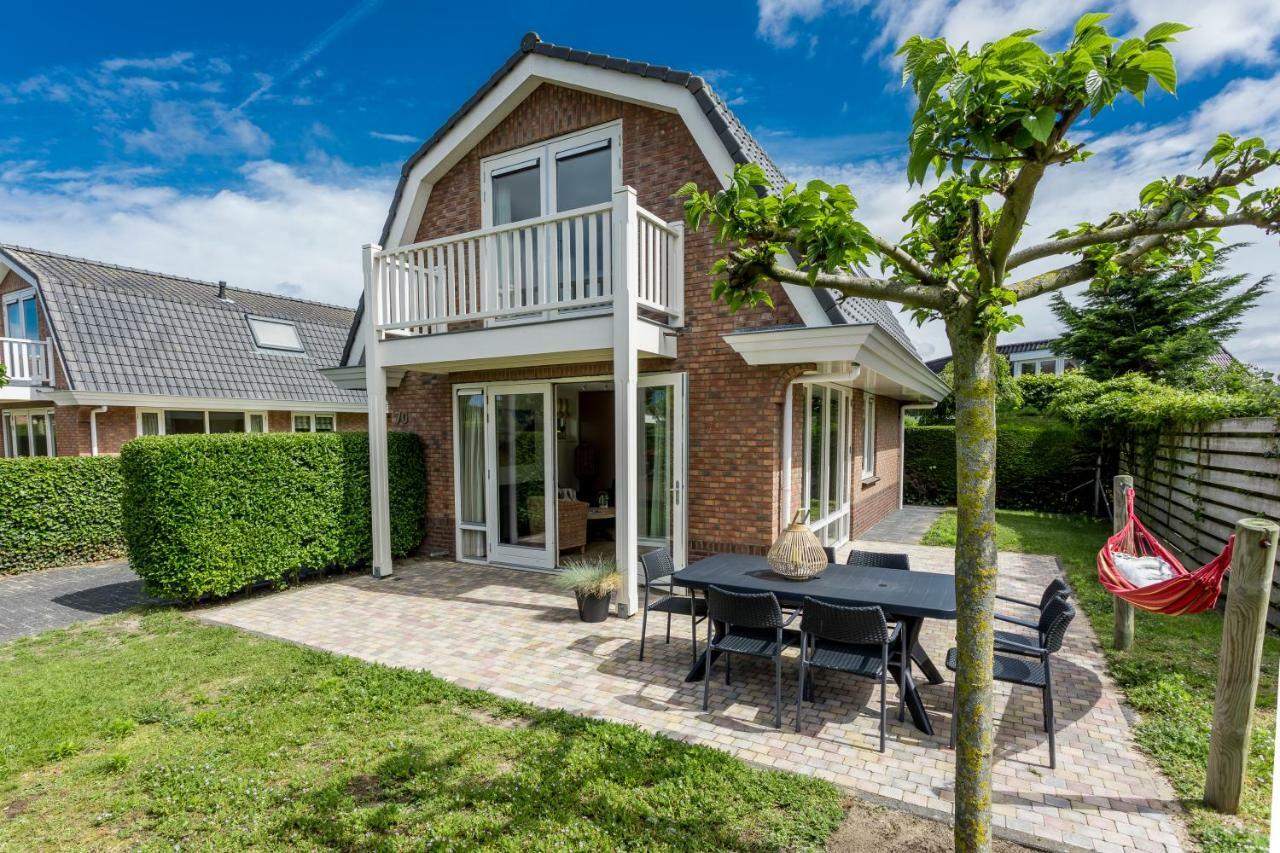 Three-Bedroom House with Parking,817914788:JPEG