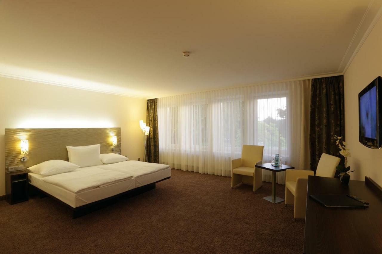 Deluxe Double Room Shower