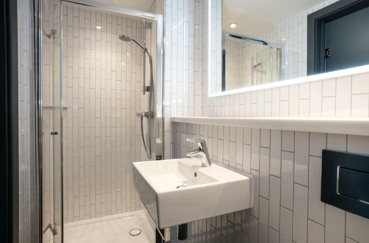 Cosy Double Without Window