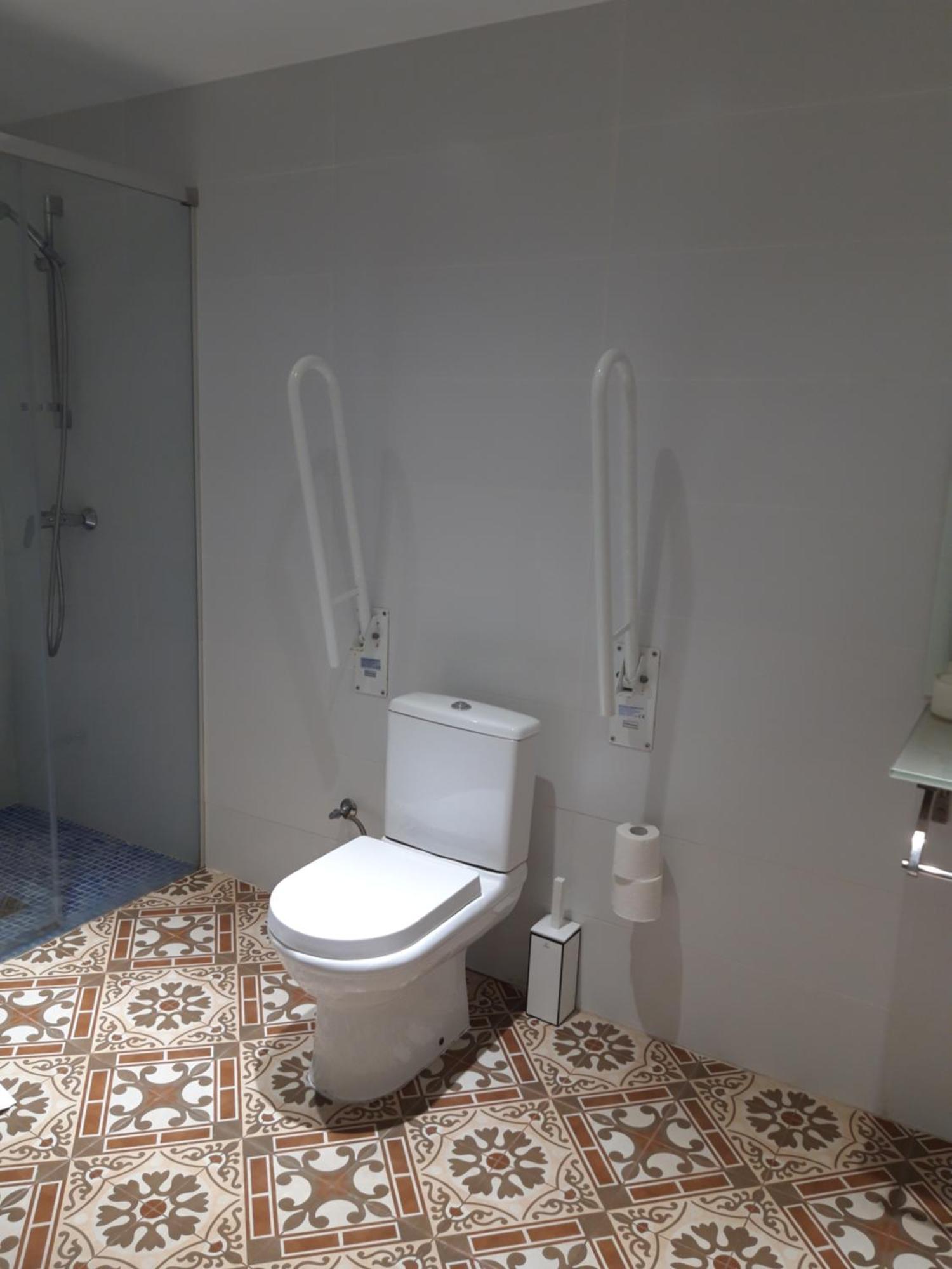 Single Room Disability Access Private Bathroom